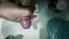 Fetish and massage in the bathroom sink moaning and waiting for the pleasure of a happy ending from  Thumb