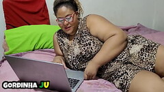 Professora safada empresta notebook para seu aluno ele v&ecirc_ sua foto pelada e acaba fudendo ela Thumb