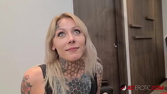 Tattooed babe Nayomi Sharp sucks Sascha&#039_s big cock Thumb